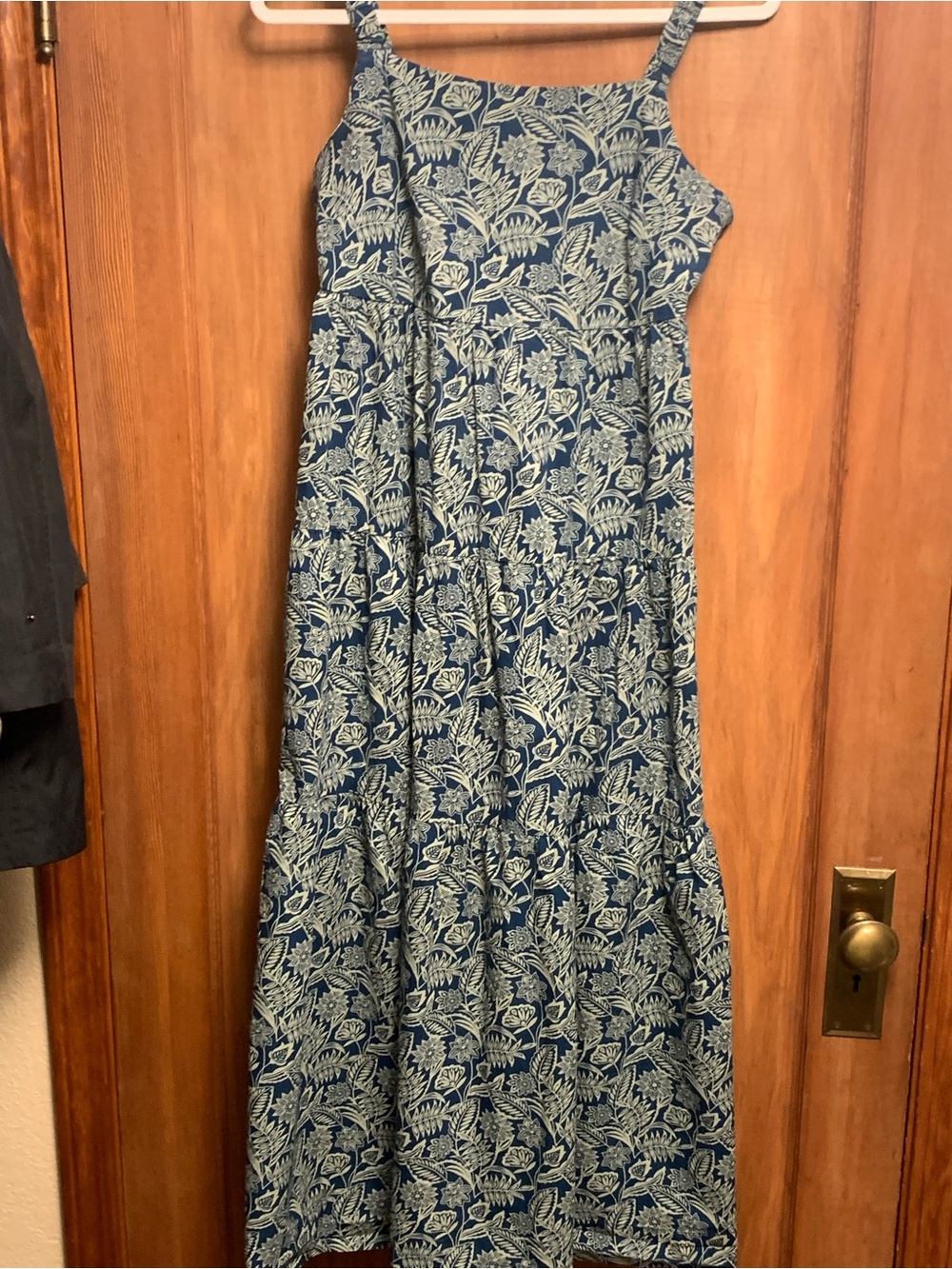 Medium size Floral/leaf design Maxi Dress: fitted bodice & tiered full skirt